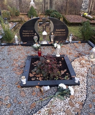 Matas 1871-1949  Marijona 1892-1974 Stefanija 1915-1994 Izidorius 1923-2015 Stanislava 1926-2022