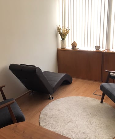 Fotografia do consultório de psicologia do psicólogo Afonso Rocha 