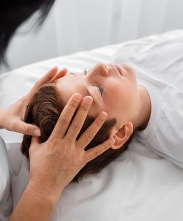 técnica manual aplicada en zona craneal alivia tension, relaja y restaura equilibrio