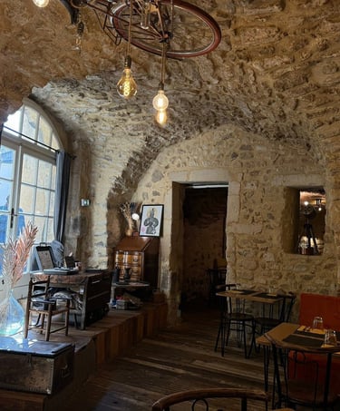 Le restaurant l'Oxalis est excellent et authentique non loin de l'Enclos du Soleil le Vent