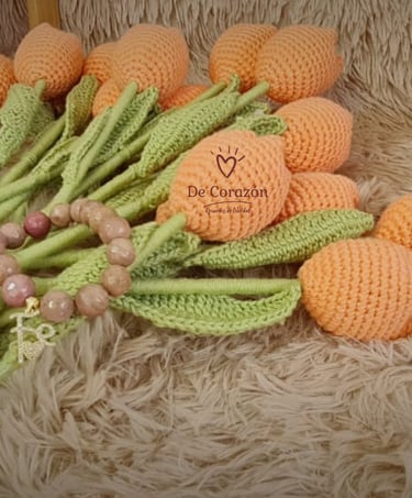 flores de crochet carrots and a bunch of beads
