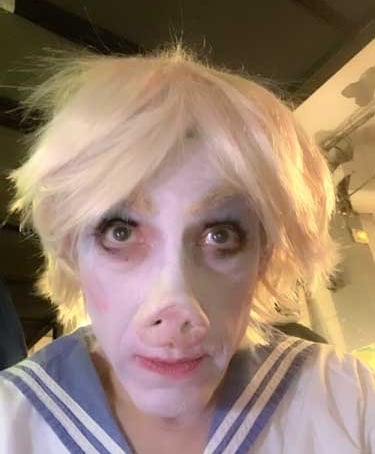 David Noir • une jeune truie blonde au regard candide