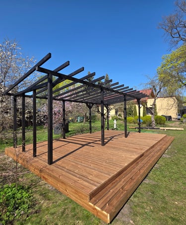 a wooden deck with a pergolized wooden deck