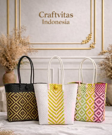 Tas anyaman plastik motif batik khas Indonesia dari Craftvitas