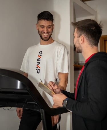 jacopo che parla con un cliente