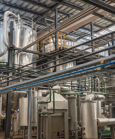 Equipe engebraga responsável pela montagem industrial eletromecânica