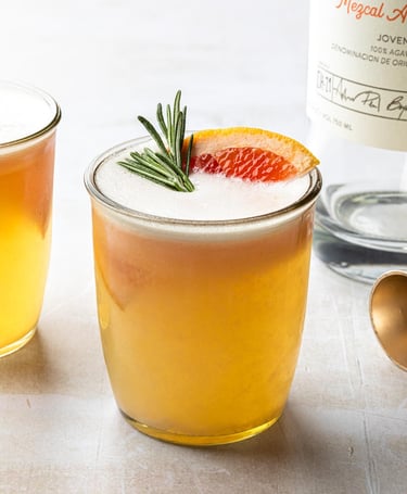 Cómo Preparar un Spicy Mezcal Sour con Tepextate de Lu Mezcal