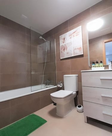 Foto de el baño de un apartamento con vistas al mar en alquiler temporal en El Cotillo Fuerteventura