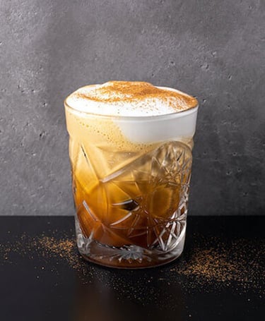 Παγωμένος καφές σε ποτηρι με πάγο