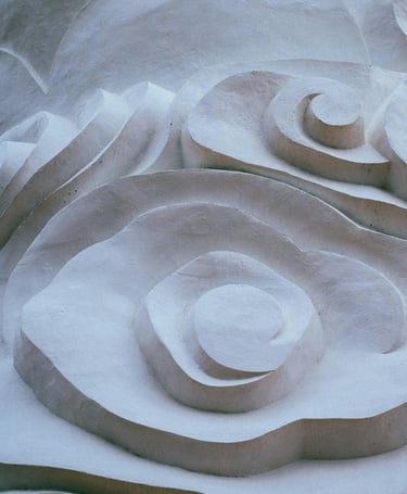 workshop atelier pour créer une sculpture artistique et collective en terre et paille