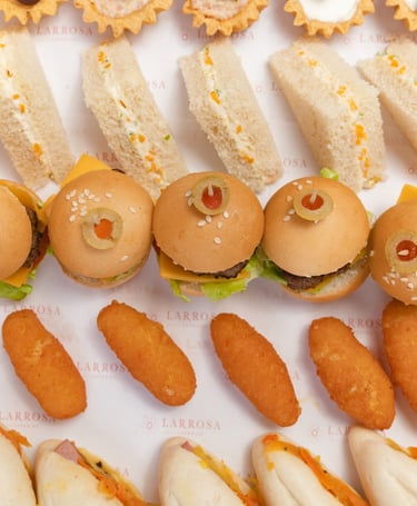 mini hamburguesas, mini sandwichitos, mini hot dogs