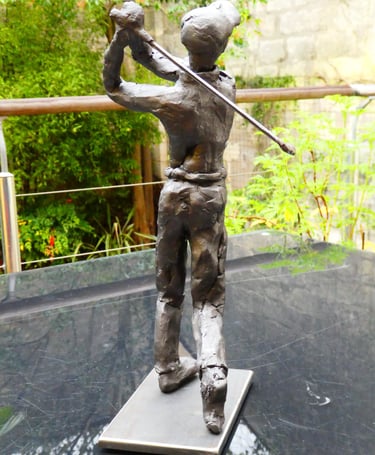 Golfeur- Isabelle MARLATS - terre et graphite sur socle acier