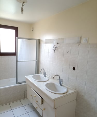 Rénovation salle de bain avant-Saint Georges sur Loire-EM RENOV