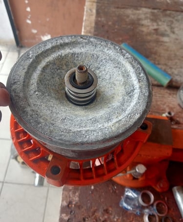 Sello mecánico dañado en bomba simens durante inspección y reparación