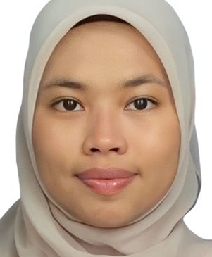 a woman in a white shirt and a white shirt