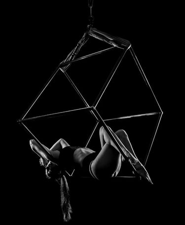 low key black and white pole dance photography maude tourret photography