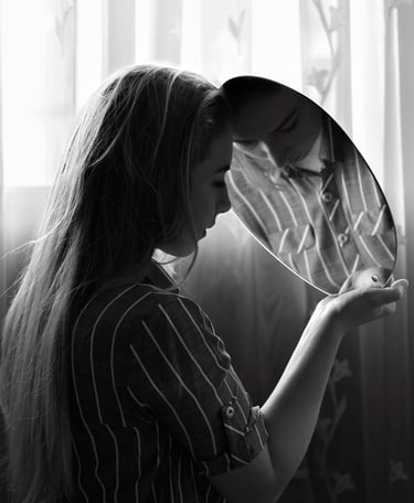 Anita Papp’s mirror-reflected self-portrait, capturing psychological distortion and the tension betw