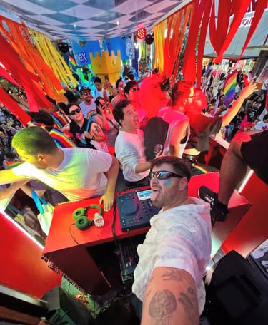 Memo Pearls entertaining attendees at a large-scale Pride festival and brand activation.