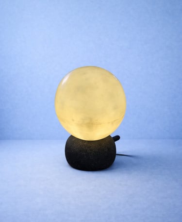 Lámpara tipo luna en fibra de vidrio