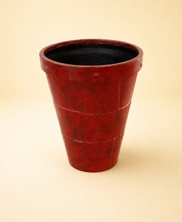 Maceta rojiza alta en fibra de vidrio 