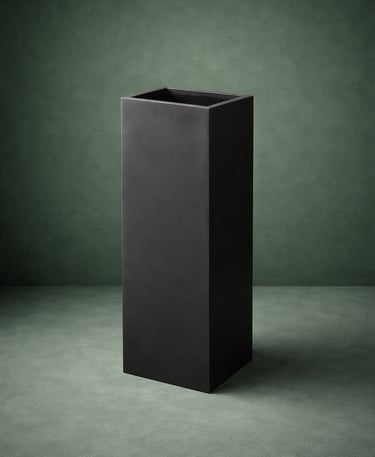 Maceta negra larga alta en fibra de vidrio 