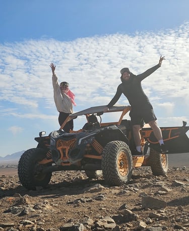Balade en Buggy sur les rochers du désert du palmeraie