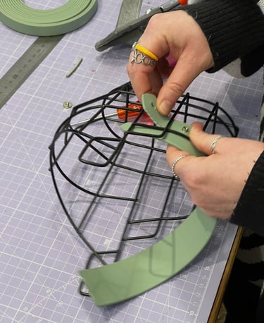 Maulkorb wird individuell farbig angepasst