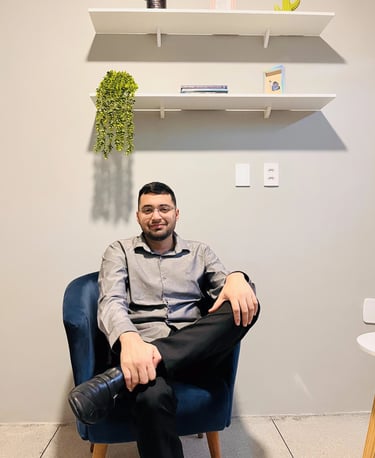 Psicólogo Lucas em Arapiraca na sua sala