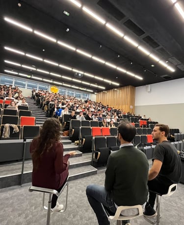 Urone conference - Elina Cohen-Peirano talking to students