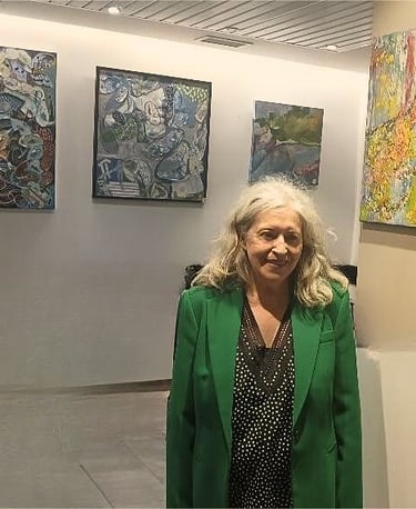 Noemí en Trocadero con su exposición
