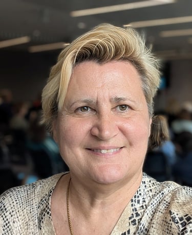 Mag. Natascha Ljubic, BSc ist Online Marketing- und KI-Expertin aus Wien