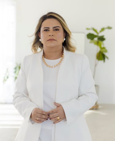 Dra Renata Chaves especialista em implantes dentários em Itaobim e região MG