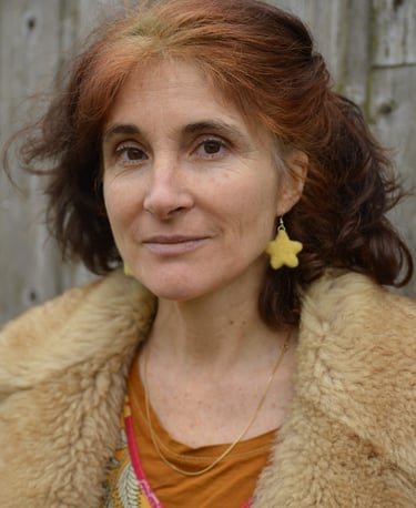 Aude Bureau est une thérapeute certifée en CNV, mais aussi professeure de yoga.