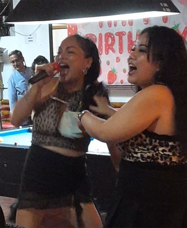 Thai women singing and dancing at bar on Soi 94, Hua Hin