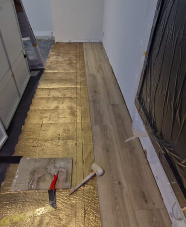 parquet flottant, sous-couche thermique, pose rapide, sol stratifié, rénovation intérieure