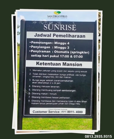 Plang informasi jadwal pemeliharaan rumput minggu ke-3, pemotongan tanaman hias minggu ke-4, dan pen