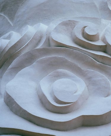 workshop atelier pour créer une sculpture artistique et collective en terre et paille