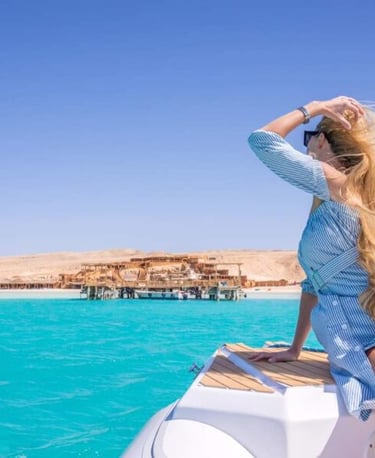 Tour de un día en Orange Bay en el Mar Rojo con buceo y playa paradisíaca, guiado por Hadi de ViajaEgipto.com.