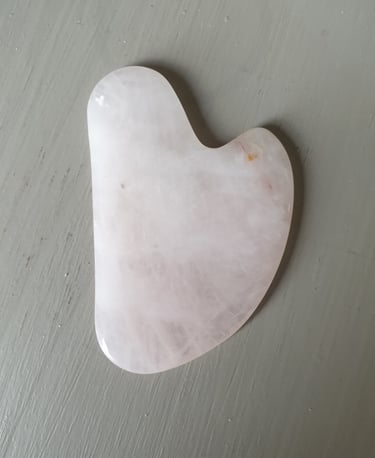 gua sha en pierre naturelle de quartz rose