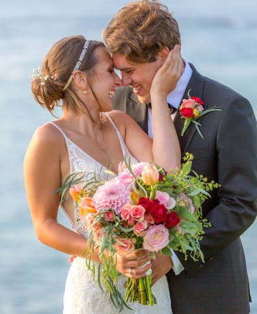 bride & groom holding bouquet on cliffside of cuvier park, la jolla