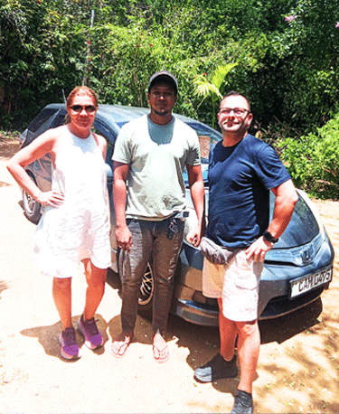 Couple enjoying a private Sri Lanka tour with their friendly driver and comfortable car from Nobel I