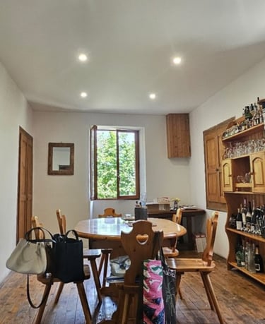 Installation d'un plafond tendu textile blanc mat avec spots led intégrés à Villarbet (73)