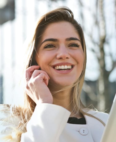 Smilling-young-businesswoman