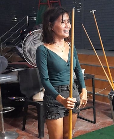 Thai woman playing pool at Station Bar, near Soi 94 in Hua Hin
