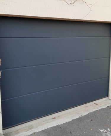 Pose d'une porte de garage sectionnelle - Millau