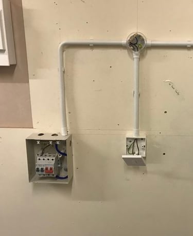 su boruları yerleştirilmiş iç mekân altyapı çalışması