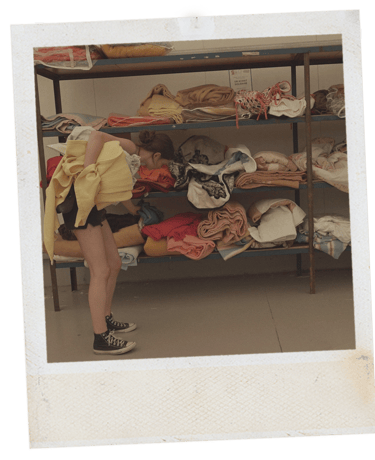 recherche de tissus dans une ressourcerie