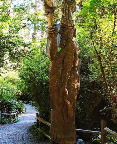 CA Coast - A carved wooden statue at the Trees of Mystery in Klamath