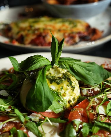 Salade fraîche et burrata au restaurant La Parisienne à Nîmes