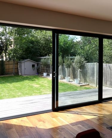 sürgülü balkon cam sistemi ile ferahlaştırılmış balkon